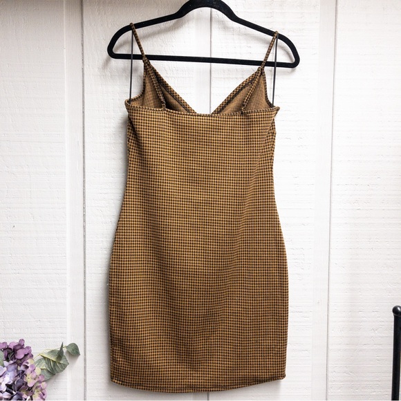DONATING 10.01.2025 | FashionNova Typical Day Houndstooth Mini Dress - Picture 7 of 10
